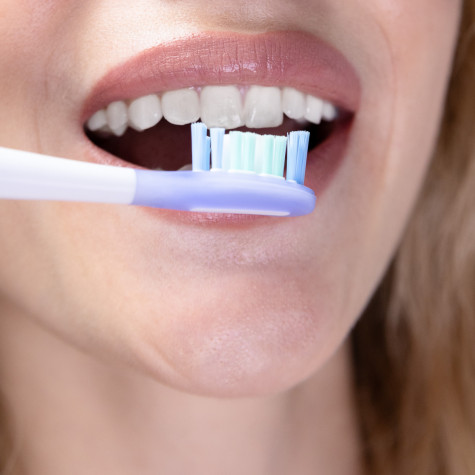 Электрическая звуковая зубная щётка Revyline RL 080 White